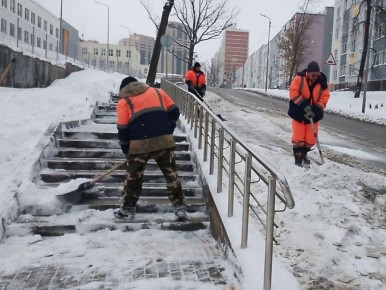 390 единиц техники и 335 дорожных рабочих задействованы в уборке снега в Самаре