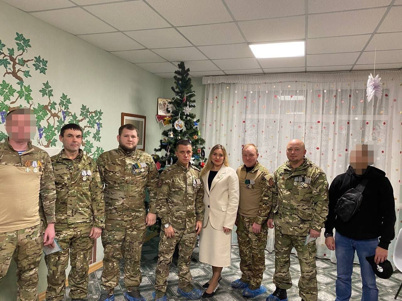 Бывшие воспитанники возвращаются с добром: выпускник центра «Феникс» и ветераны СВО подарили детям новогодний праздник Бывшие воспитанники возвращаются с добром: выпускник центра «Феникс» и ветераны СВО подарили детям новогодний праздник