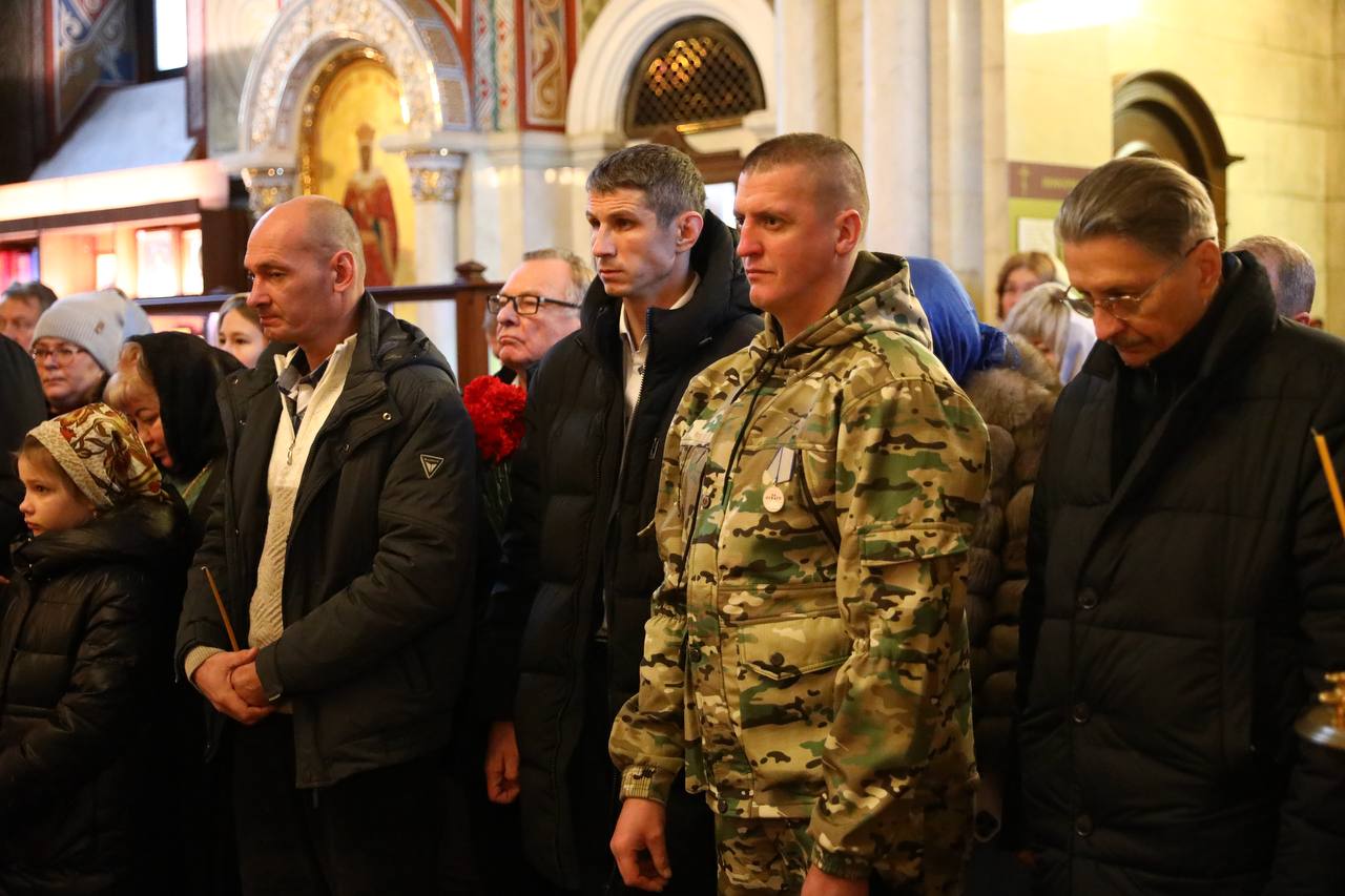 В Самаре возложили цветы к Вечному огню в память о трагедии в Макеевке