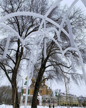 Сквер в сердце Чапаевска. По результатам IX Всероссийского конкурса лучших проектов создания комфортной городской среды проект благоустройства стал победителем в 2024 году, а его реализация завершена уже в 2025