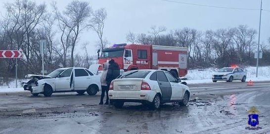 Полицейские проводят проверку по факту ДТП в Кошкинском районе