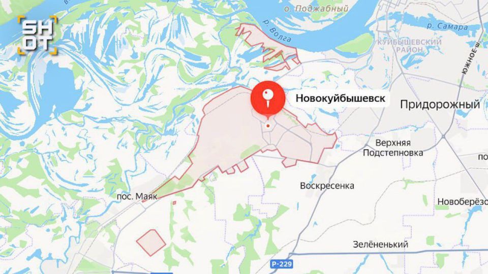 Серия взрывов прогремела в небе над городом Новокуйбышевск в Самарской области, в одном из районов виден пожар