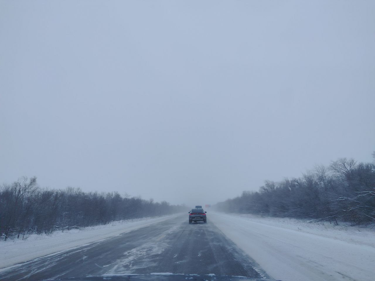 На трассе М-5 «Урал» разыгралась метель, движение закрыто