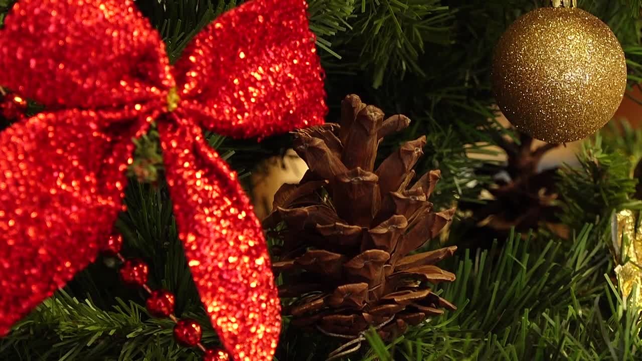 Коллектив МБУК "Центральная городская детская библиотека" поздравляет жителей города с праздниками