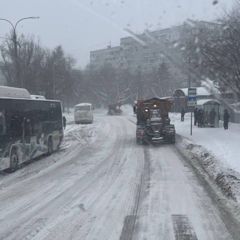 В Самаре проводят уборку снега В Самаре проводят уборку снега