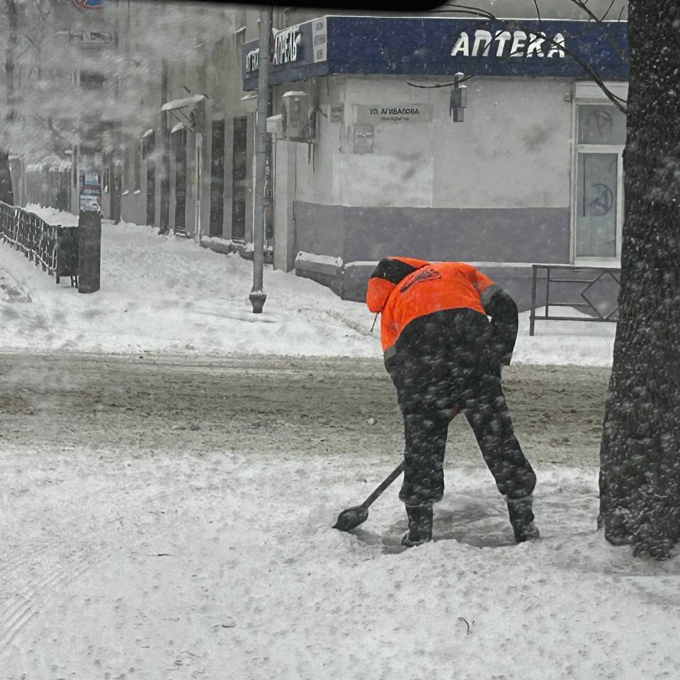 В Самаре проводят уборку снега В Самаре проводят уборку снега