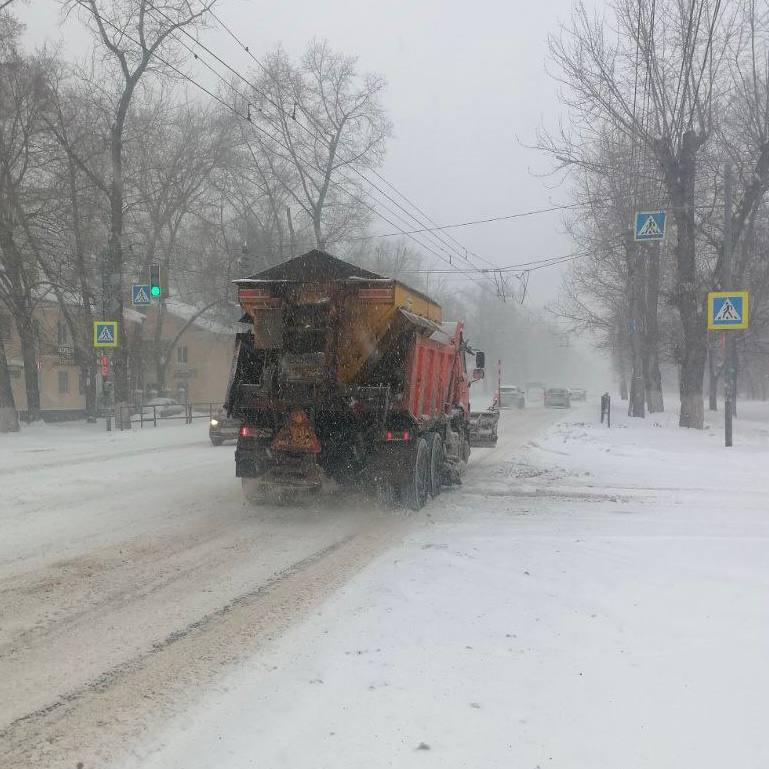В Самаре проводят уборку снега В Самаре проводят уборку снега