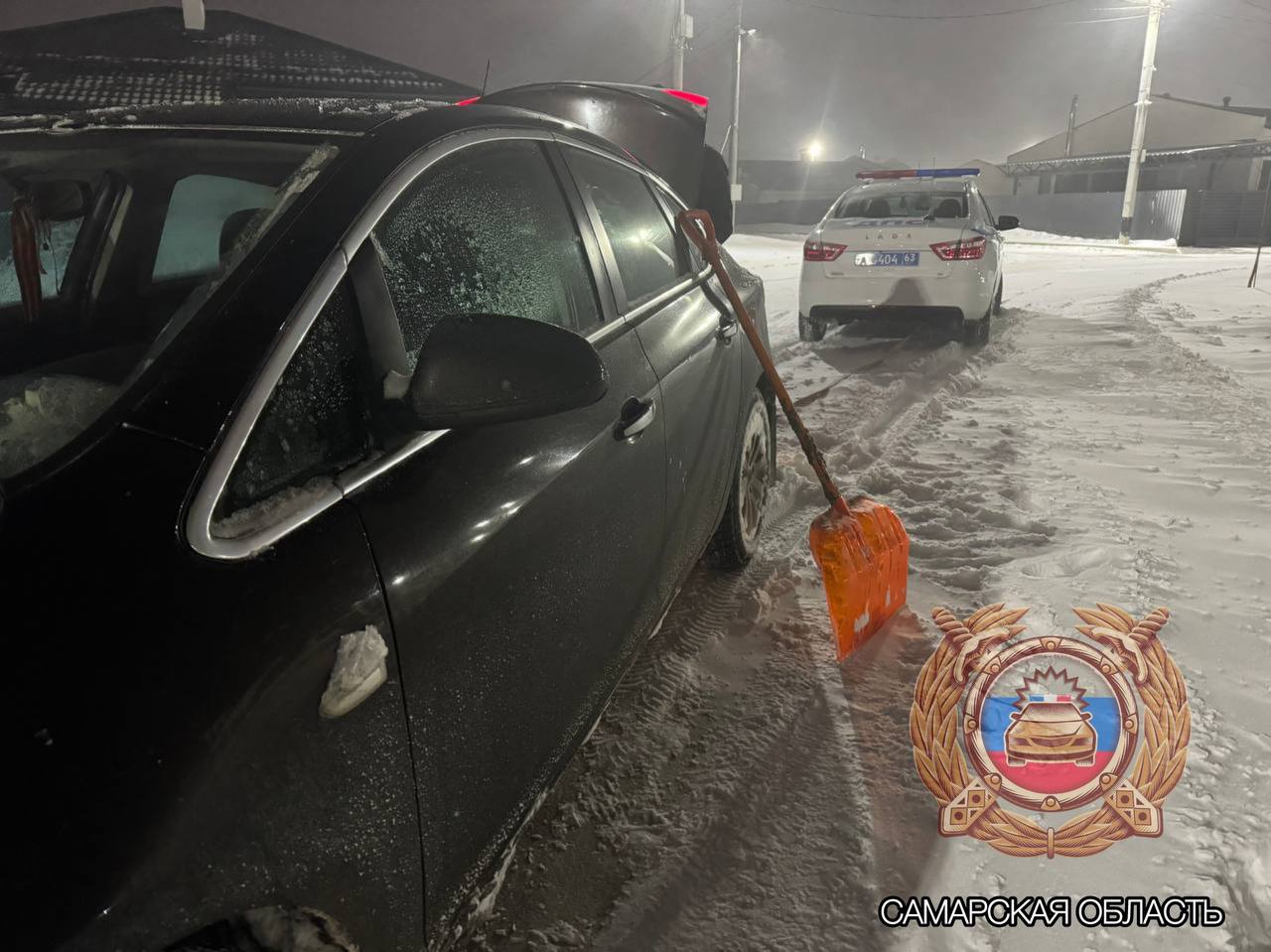 В праздничные дни сотрудники Госавтоинспекции продолжают следить за безопасностью на дорогах и оказывать помощь участникам движения В праздничные дни сотрудники Госавтоинспекции продолжают следить за безопасностью на дорогах и оказывать помощь участникам движения