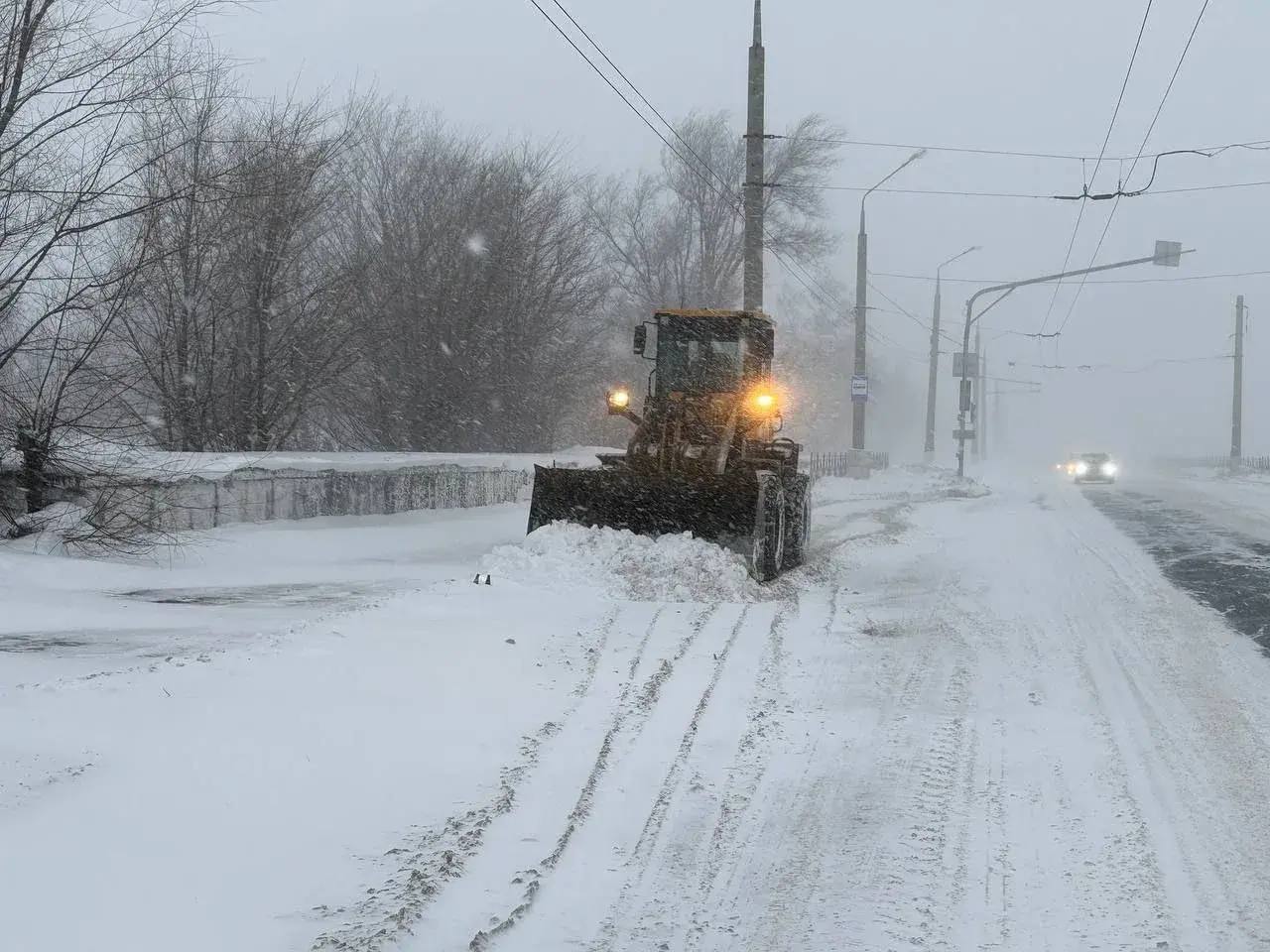 «Все силы и средства городского хозяйства, коммунальных и дорожных служб приведены в режим повышенной готовности» «Все силы и средства городского хозяйства, коммунальных и дорожных служб приведены в режим повышенной готовности»