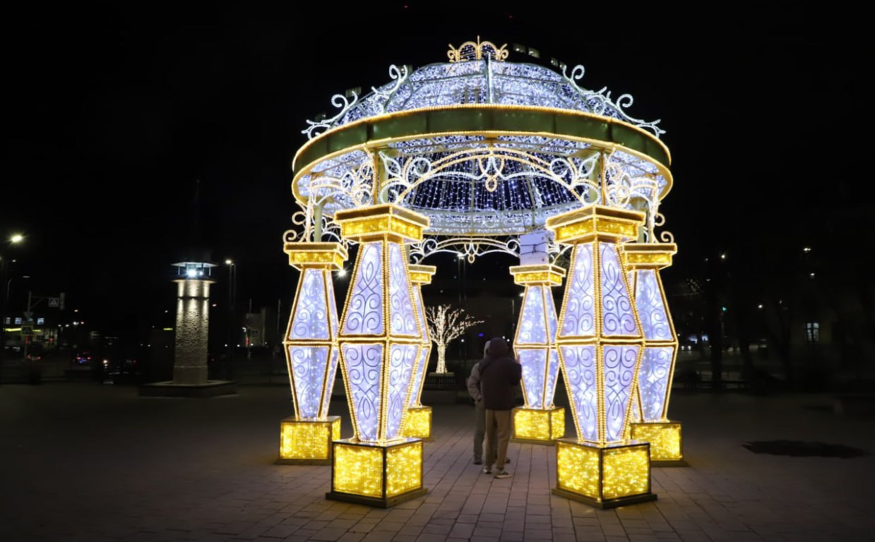 Струковский зовет!. В этом году Струковский сад нарастил сказочный новогодний флер