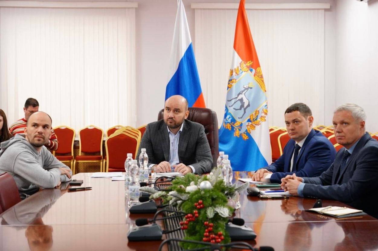 Сегодня губернатор Самарской области Вячеслав Андреевич Федорищев провёл в Сызрани заседание расширенного штаба по жизнеобеспечению на период новогодних праздников