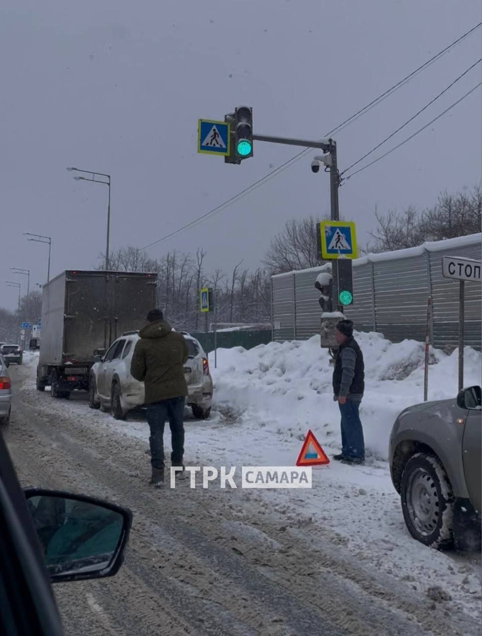 Пробка на выезде от «Чайки» после ДТП на Красноглинском шоссе Пробка на выезде от «Чайки» после ДТП на Красноглинском шоссе