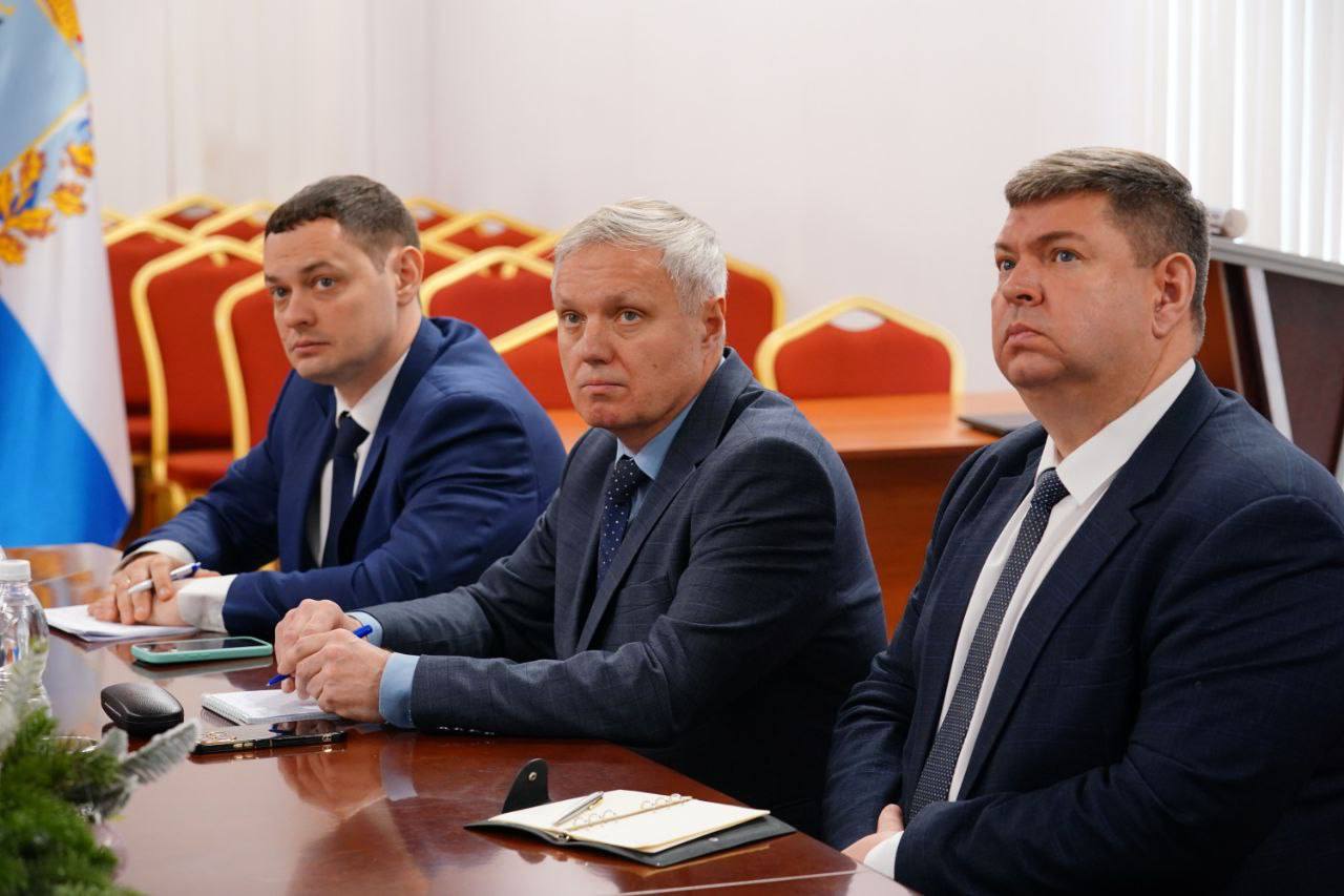 Сегодня губернатор Самарской области Вячеслав Андреевич Федорищев провёл в Сызрани заседание расширенного штаба по жизнеобеспечению на период новогодних праздников Сегодня губернатор Самарской области Вячеслав Андреевич Федорищев провёл в Сызрани заседание расширенного штаба по жизнеобеспечению на период новогодних праздников