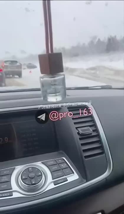 В Самарской области автомобилисты следующие по трассе М-5 сообщают о пробках и ограничении скорости из-за многочисленных ДТП