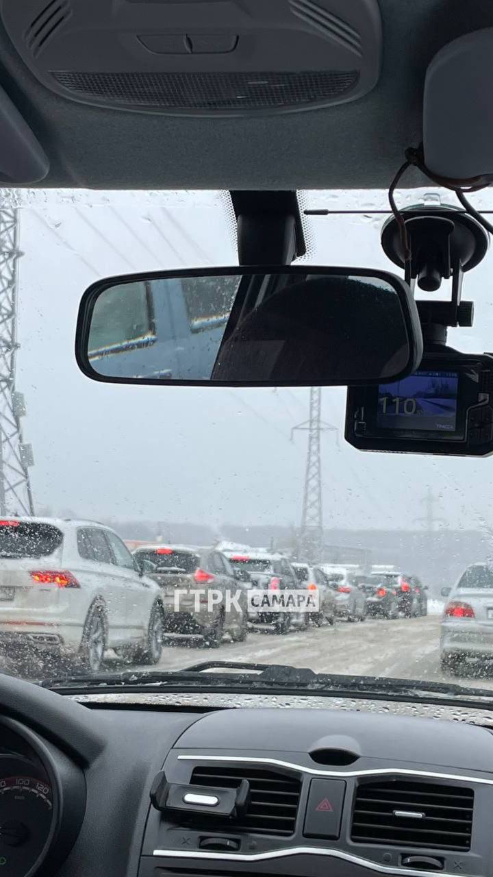 Пробка на выезде от «Чайки» после ДТП на Красноглинском шоссе Пробка на выезде от «Чайки» после ДТП на Красноглинском шоссе