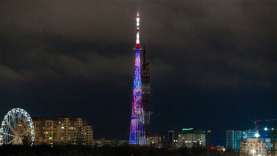 Вечер вторника завершается красивым сиянием самарской телебашни