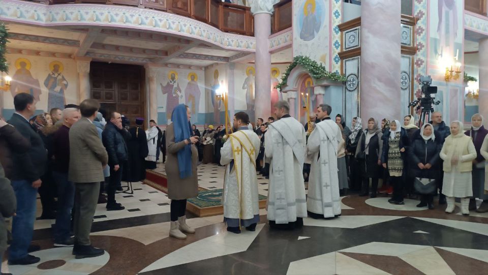 В Софийском соборе Самары началось праздничное богослужение в честь священного праздника Рождества Христова