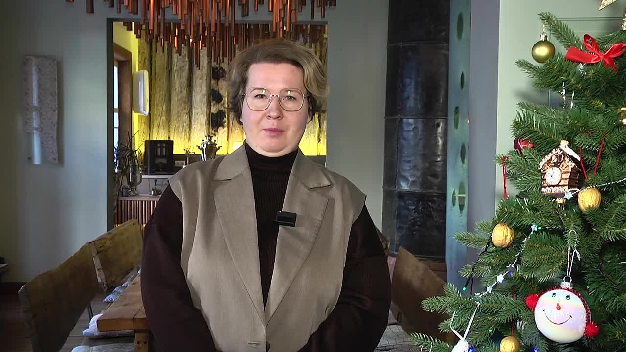 Заместитель директора по развитию музея Эльдара Рязанова Анастасия Чекмасова поздравила самарцев С Новым годом!