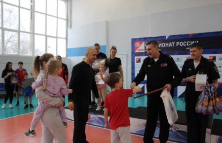 Управление по работе с личным составом ГУ МВД России по Самарской области организовало спортивный праздник для сотрудников органов внутренних дел и их семей