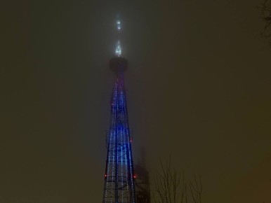 Сегодня, 7 января, телебашня вновь озарилась яркими огнями, даря заряд бодрости на весь предстоящий день