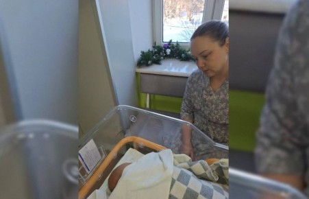 Появилась на свет через 20 минут после боя курантов: в новогоднюю ночь первой в Самарской области родилась девочка