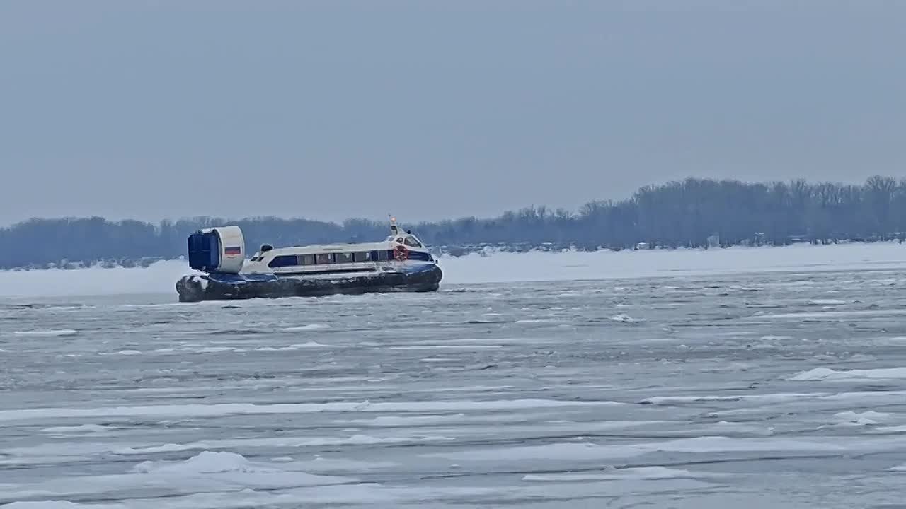 Жители Самары пожаловались в соцсетях на неудовлетворительную работу зимней переправы связывающий столицу региона и село Рождествено