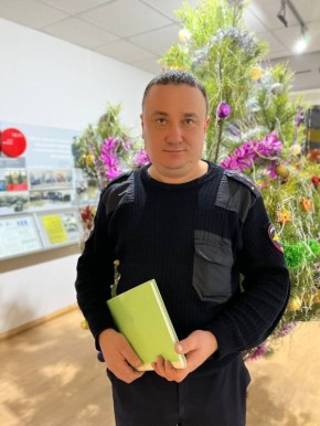 Доброго утра и прекрасного настроения нашим читателям желает Айрат Валиахмедов, специалист группы тылового обеспечения О МВД России по г.Жигулёвску