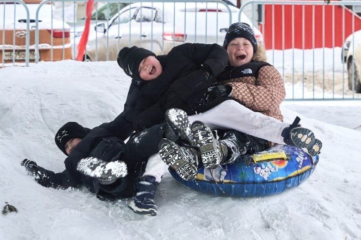 Снег на каникулы не уходит