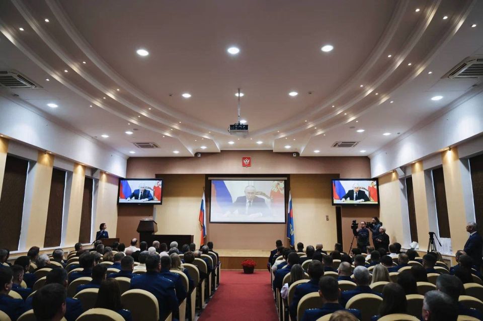 Сегодня, 12 января 2026 года, в прокуратуре области прошло торжественное мероприятие, посвященное 304-летию со дня образования прокуратуры России