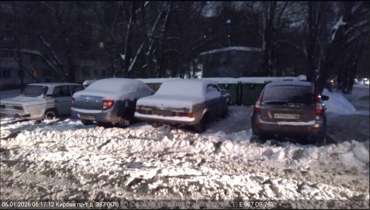 В Самаре начали наказывать водителей за стоянку вблизи мусорных баков