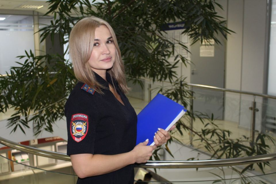 Доброго утра и позитивного рабочего дня вам желает старший инспектор по особым поручениям отдела по вопросам гражданства УВМ ГУ МВД России по Самарской области Юлия Черепанова