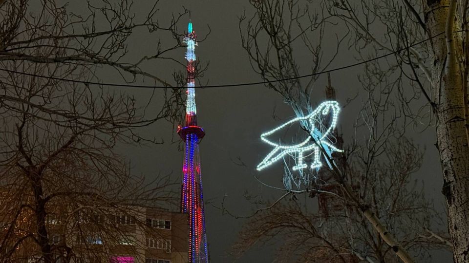 Завершаем среду замечательным видом — телебашня освещает всю Самару своим завораживающим светом