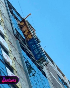 Люлька с тремя рабочими сорвалась с 20-го этажа в Самаре — двое погибли