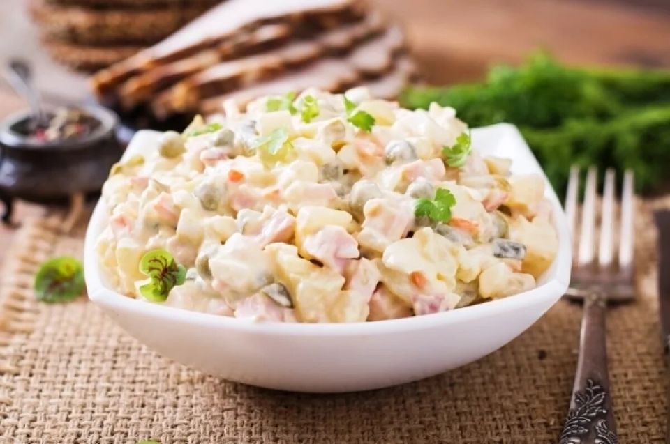Традиционный салат Оливье: от царских banquet до современных инноваций