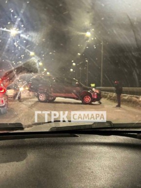 � ������ �� ����� ����� ����������� Mitsubishi � Lada Granta