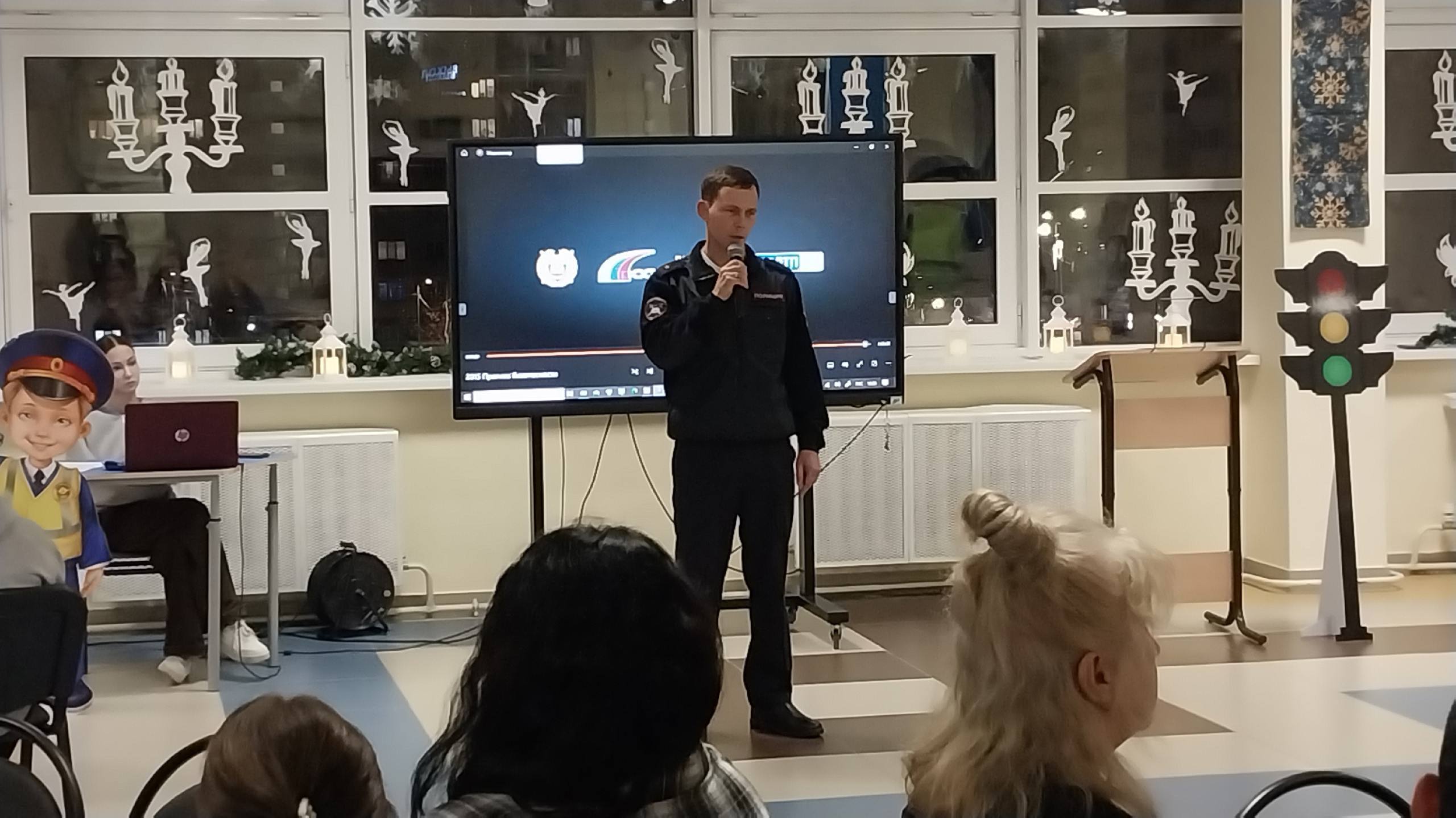 Госавтоинспекция Самары. В школе № 57 Самары прошло родительское собрание по вопросам детской дорожной безопасности