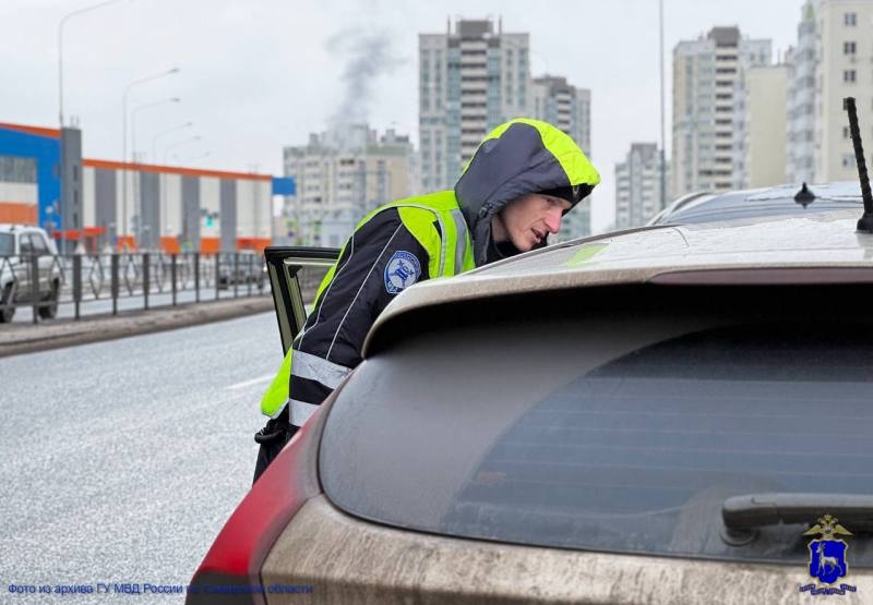 В конце прошлого года, находясь на маршруте патрулирования на 32 км автомобильной дороги А-300, вблизи села Дубовый Умет, сотрудники дорожно-патрульной службы Госавтоинспекции остановили для проверки документов большегруз...