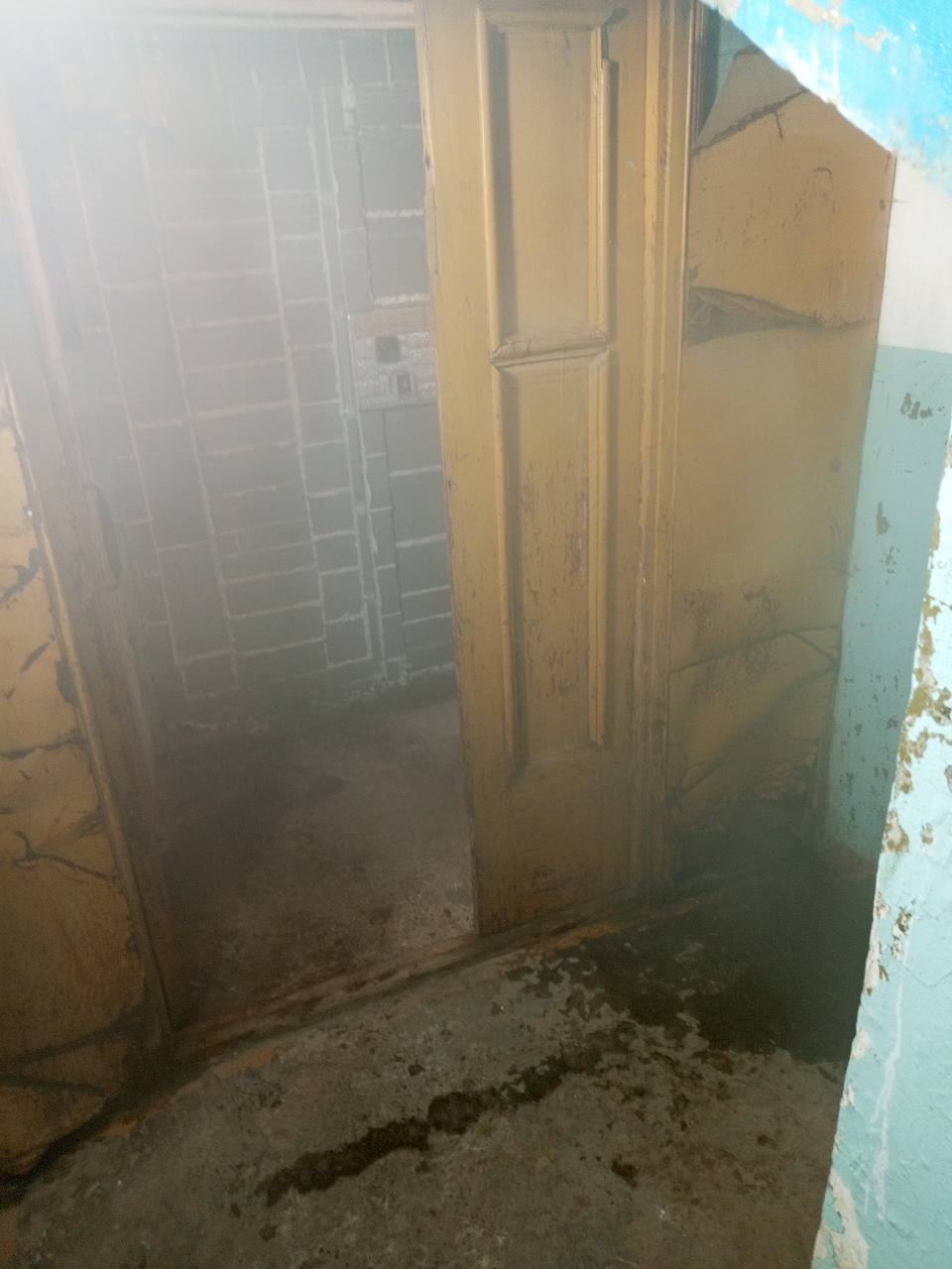 Жители 141 дома по улице Мичурина жалуются на «баню» в подъезде Жители 141 дома по улице Мичурина жалуются на «баню» в подъезде