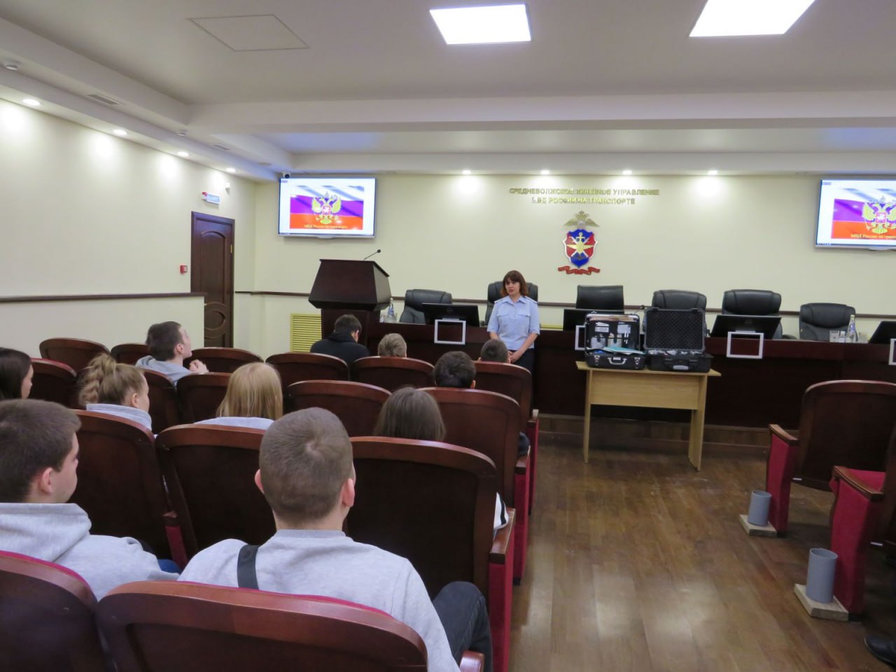 Самарские транспортные полицейские поводят профориентацию молодежи Самарские транспортные полицейские поводят профориентацию молодежи