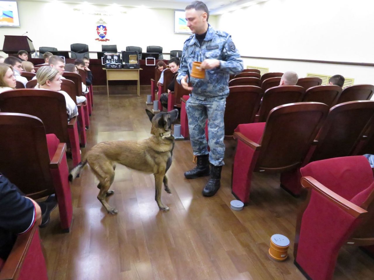 Самарские транспортные полицейские поводят профориентацию молодежи Самарские транспортные полицейские поводят профориентацию молодежи
