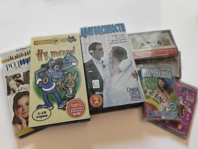 Зумерам и не снилось: интернет по карточкам, дискеты и кассеты