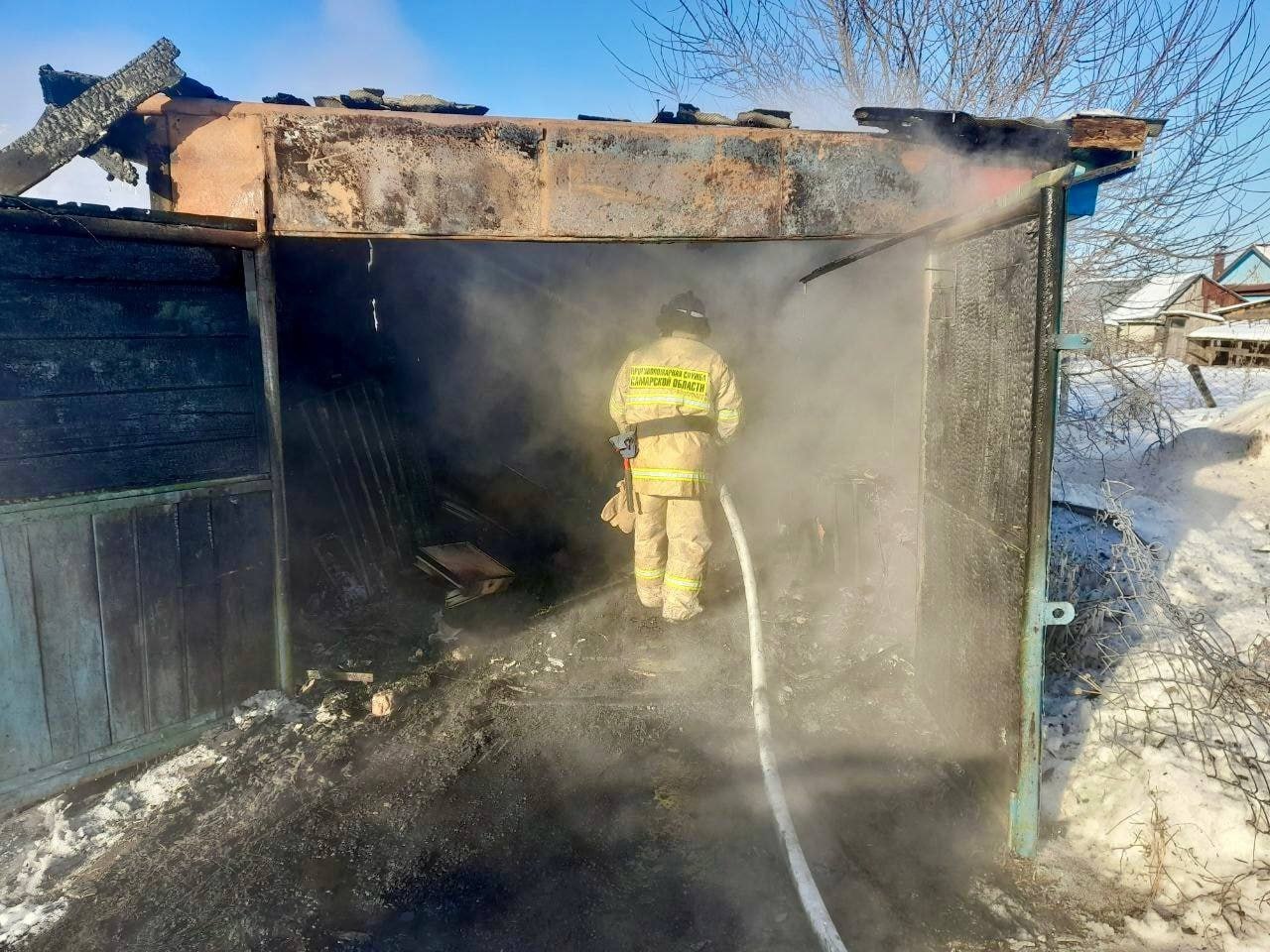 В Самарской области полностью сгорел автомобиль ВАЗ-2106 внутри гаража В Самарской области полностью сгорел автомобиль ВАЗ-2106 внутри гаража