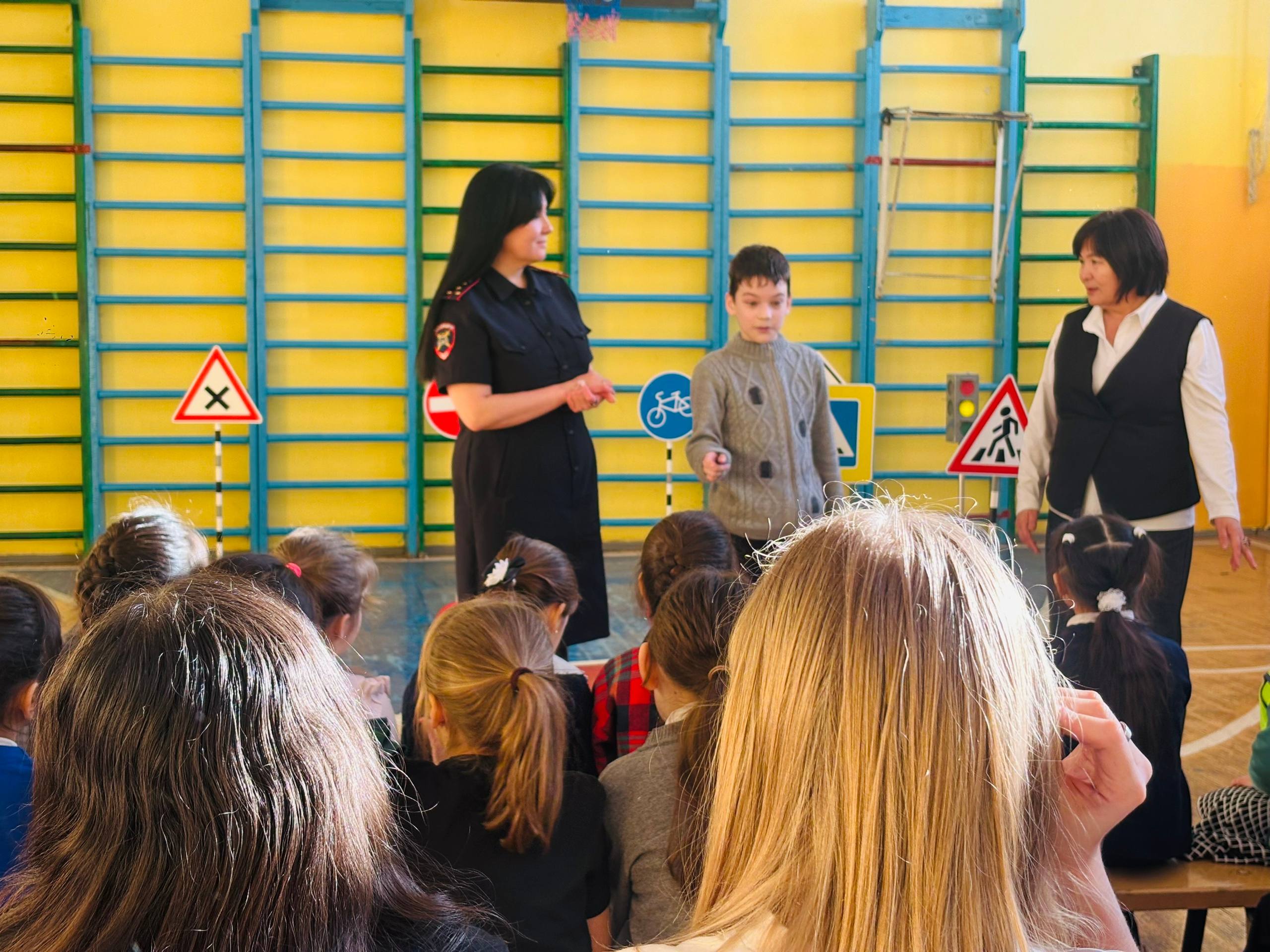 Безопасность детей на дорогах — превыше всего! Безопасность детей на дорогах — превыше всего!