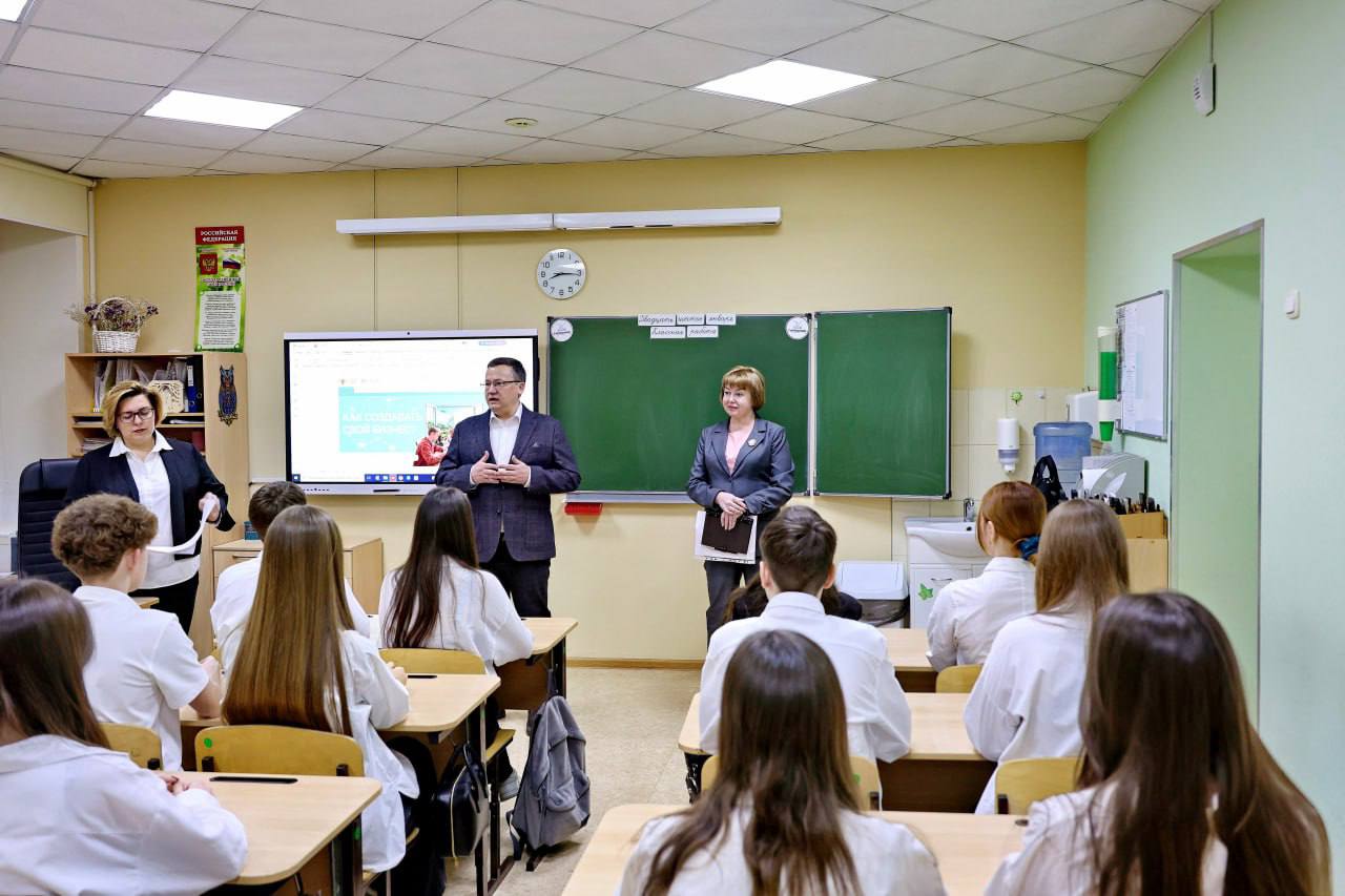 Школьникам Самары рассказали о создании собственного дела на «Разговорах о важном» Школьникам Самары рассказали о создании собственного дела на «Разговорах о важном»