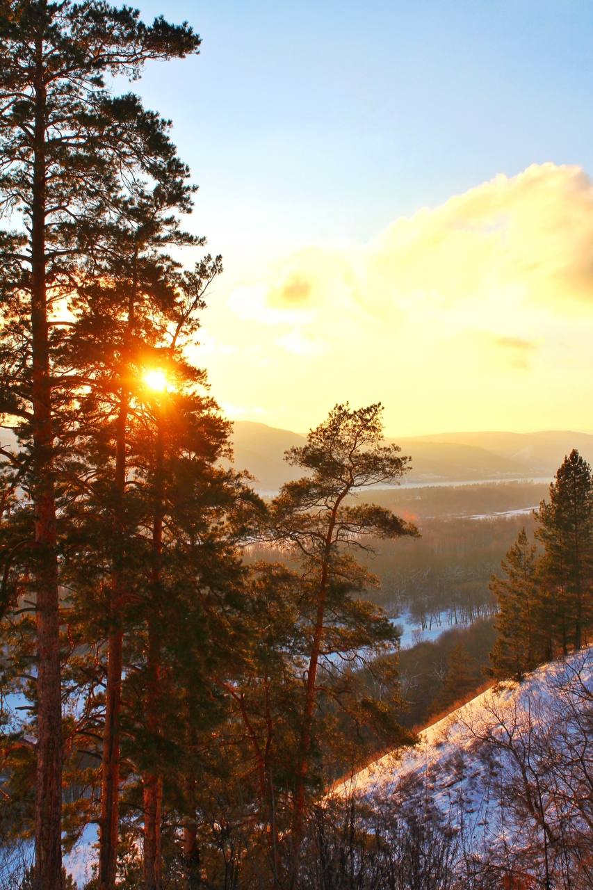 Мыс Красоты в Прибрежном. С вершины открывается панорамный вид на Волжские просторы Мыс Красоты в Прибрежном. С вершины открывается панорамный вид на Волжские просторы