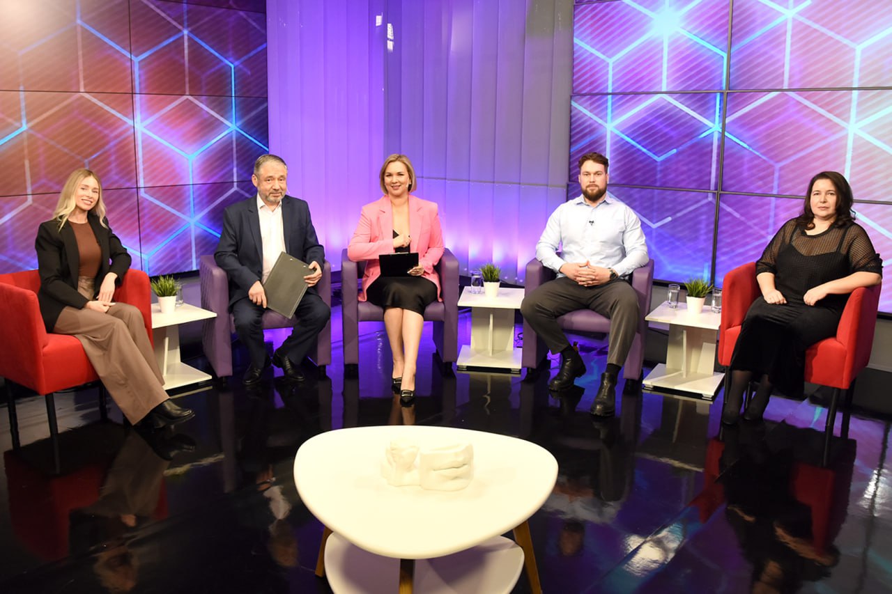 – Если производству нужны слесари, сварщики, продуктовому магазину – кассиры, работники зала, грузчики, – они звонят нам, – говорит Евгений Кленье