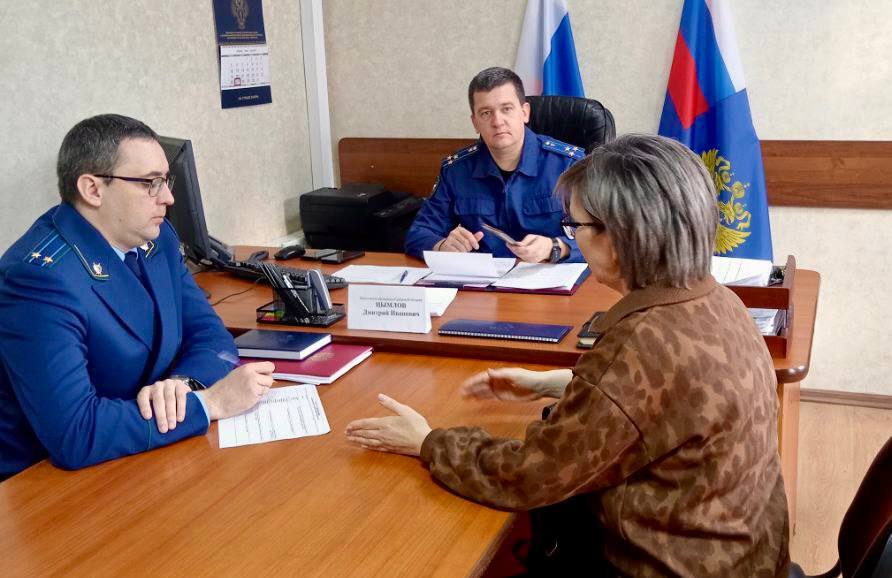 В ходе рабочего визита в муниципальный район Сергиевский заместитель прокурора области Дмитрий Цымлов провел личный прием граждан В ходе рабочего визита в муниципальный район Сергиевский заместитель прокурора области Дмитрий Цымлов провел личный прием граждан