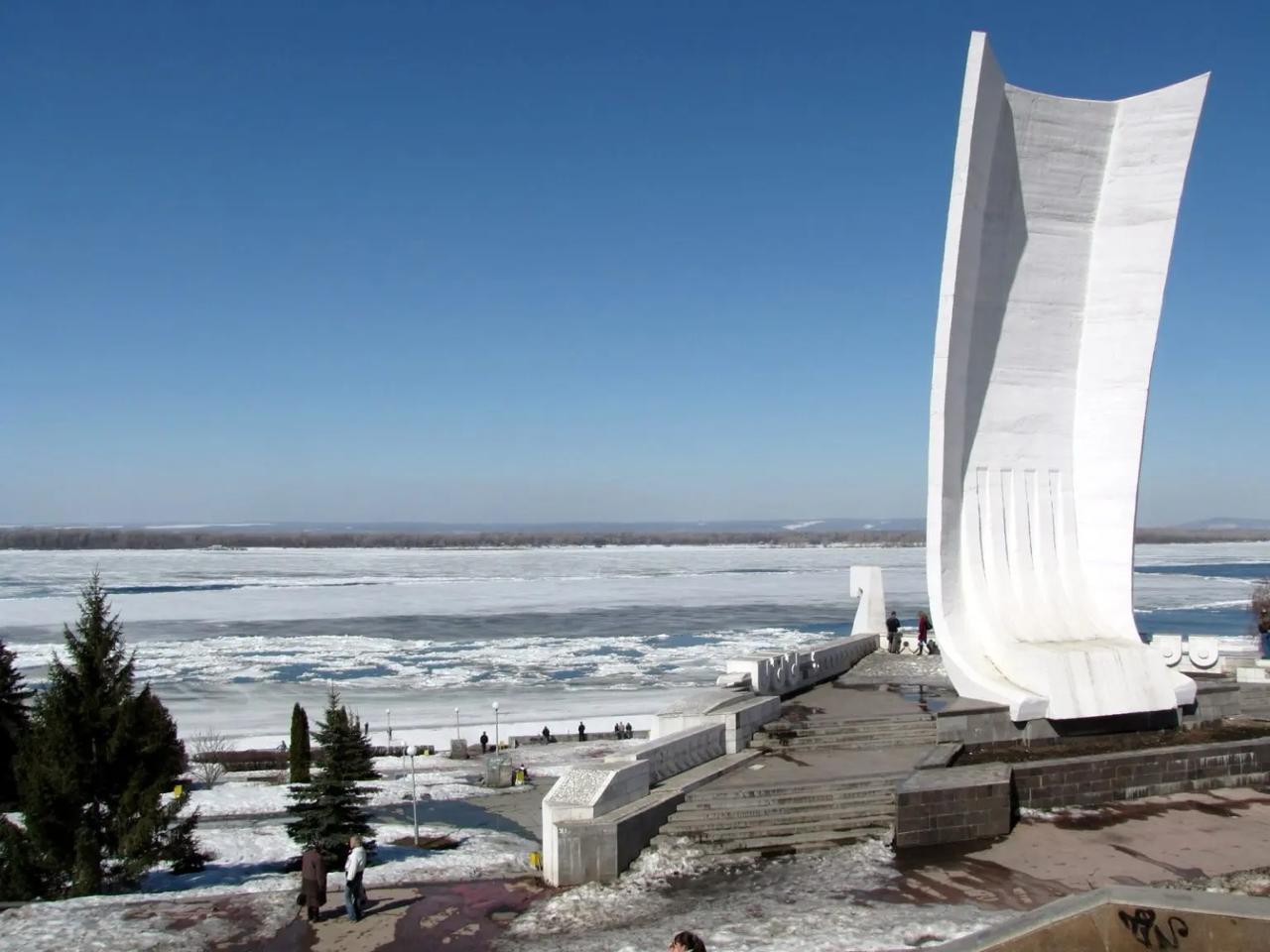 Спуск у «Ладьи» на набережной в Самаре расчистили от снега благодаря прокуратуре