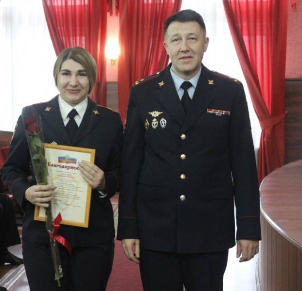 На оперативном совещании начальник Управления МВД России по г. Тольятти Илдар Чагаев вручил сотрудникам патрульно-постовой службы полиции - старшине полиции Роману Бокку, сержанту полиции Даниле Данилову, старшему сержанту... На оперативном совещании начальник Управления МВД России по г. Тольятти Илдар Чагаев вручил сотрудникам патрульно-постовой службы полиции - старшине полиции Роману Бокку, сержанту полиции Даниле Данилову, старшему сержанту...