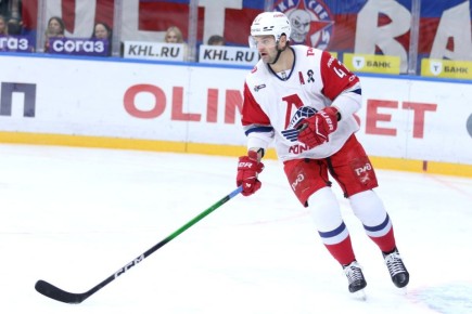 Форвард ярославского «Локомотива» Александр Радулов побил рекорд результативности в КХЛ среди игроков старше 39 лет за один регулярный чемпионат